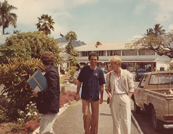 All the young dudes: Roger Pulvers talks with David Bowie on Rarotonga, Cook Islands, on Sept. 20, 1982. COURTESY OF ROGER PULVERS
