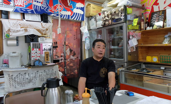 
Masahiko Ueyama talks about the dwindling number of customers at his restaurant in the temporary Ogatsu shopping area in Ishinomaki, Miyagi Prefecture, on Feb. 14. | SATOKO KAWASAKI
                          