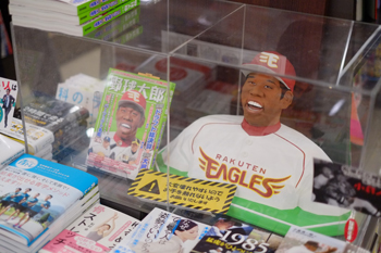 A bust of the Rakuten Eagles’ Rui Okoe on display at Books Sanseido in Jimbocho, Tokyo. Okoe’s father is a long-time friend of many Nigerian community leaders, and Okoe’s success has led many members of the community to begin following baseball.