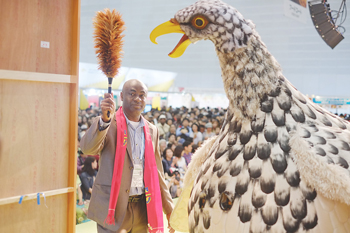 Anambra State Union Chairman Tony Ikeotuonye is flanked by the Ugo as he brings his troupe's performance at the Africa Fair in Yokohama in June 2013 to a close.