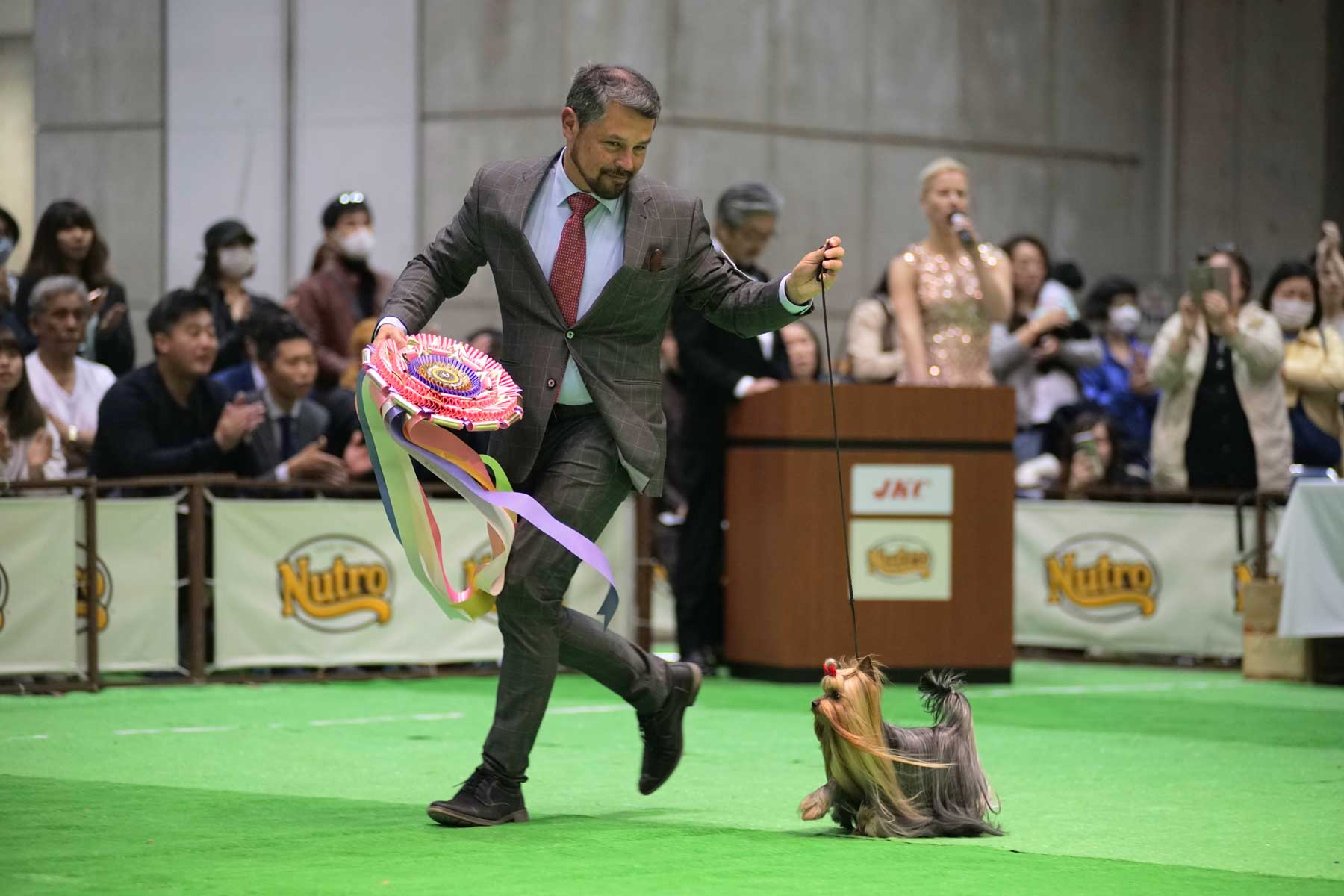 Japan's pooches put their best paw forward